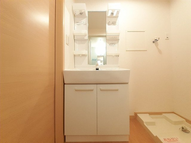クロワールベルＡの洗面所|広い洗面スペース