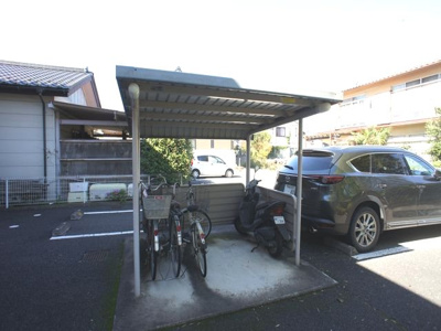 【その他共用部分】 | プレーザントハウスＦ | 屋根付きの駐輪場があります♪