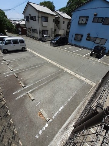 キャトルセゾンの駐車場