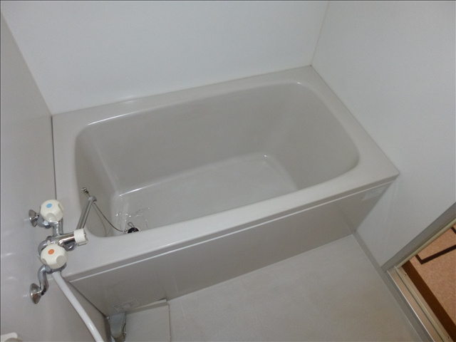 レージュグリーンの浴室