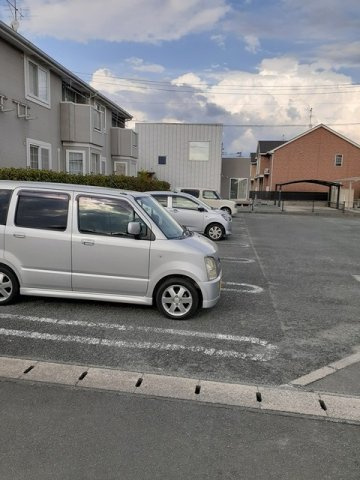エレガントＡの駐車場