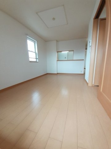 ラルジュ　ガーデン　Ⅱの居間・リビング