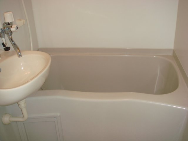 レオパレスレユール大和の浴室|浴室は乾燥機能付き。