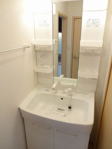 ソレイユ　レヴァーＢの洗面所