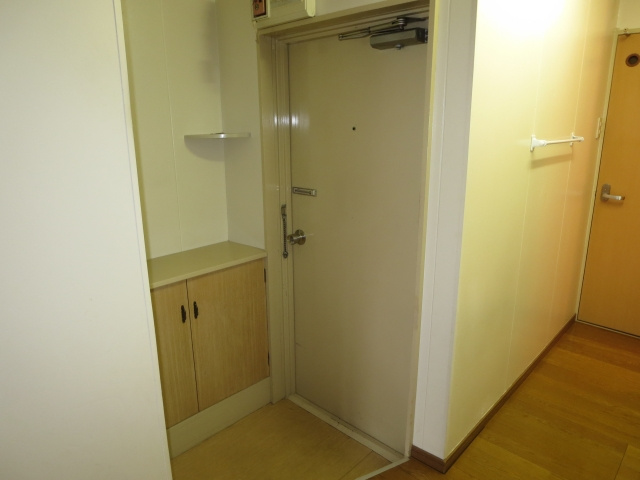 建協ハイツの玄関