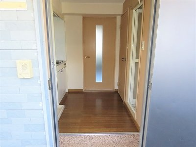 レオパレスコンフォールの玄関|玄関からのアングルです
