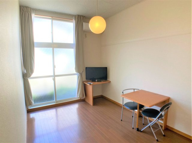 レオパレスフローラの居間・リビング|設備・仕様は号室により異なる為、現況を優先致します。