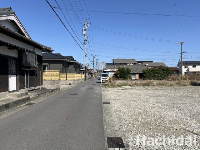 高浜市呉竹町第4　全2棟<2号棟>の前面道路含む現地写真