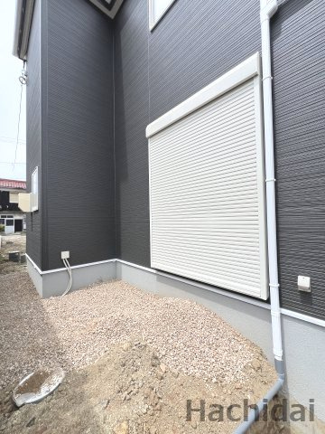 高浜市呉竹町第4　全2棟<2号棟>の前面道路含む現地写真