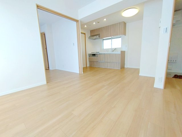 コンバイン新杉田の居間・リビング