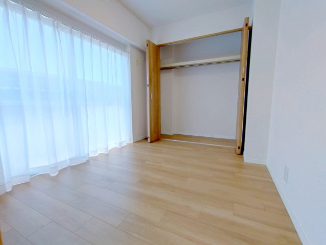 コンバイン新杉田の洋室