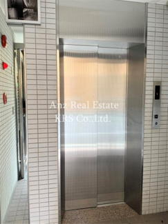 【その他共用部分】 | カーサ　セレーネ | エレベーターは防犯カメラが付いているので、安心です♪