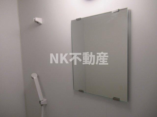 【浴室】 | メゾン松村（河内小阪賃貸） | お風呂に鏡がります。