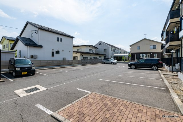 ドストーレスみわの駐車場