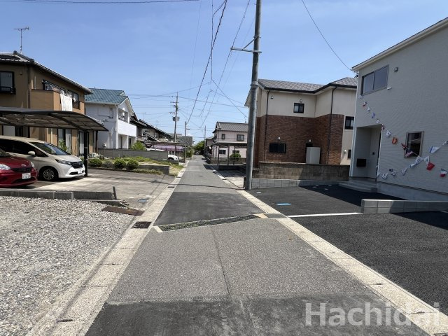 高浜市稗田町第7　新築分譲住宅＜1号棟＞の前面道路含む現地写真