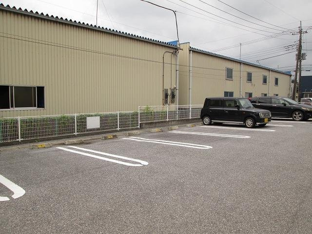 アスカ　Ｅの駐車場