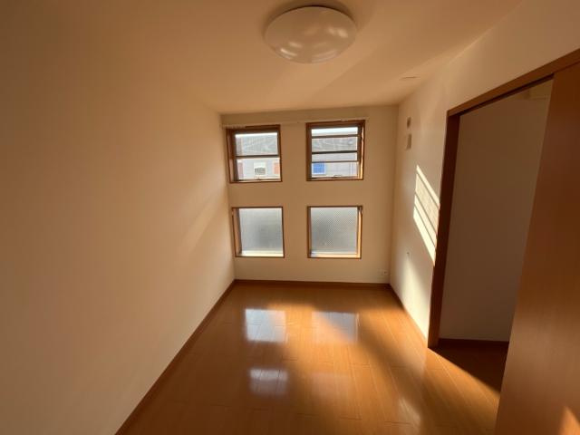 パークサイドヴィラ御里　Ａ棟の内装|洋室