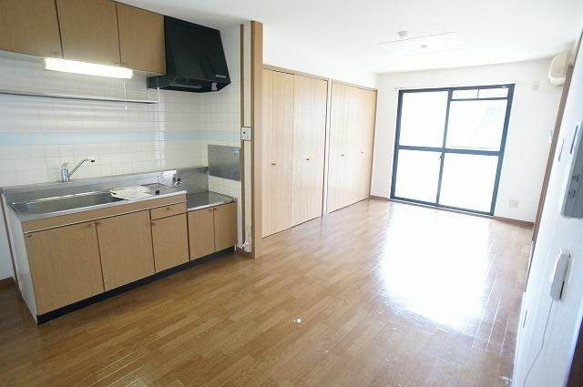 サニーガーデンの居間・リビング