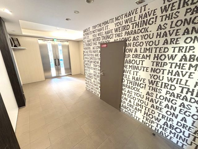 シャロン灘のロビー