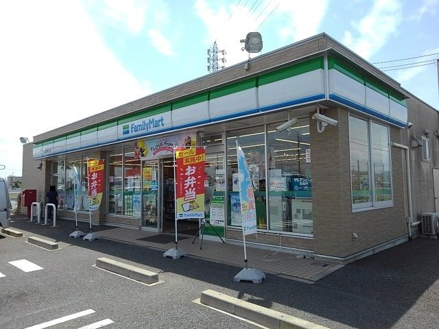 クレメントの周辺|ファミリーマートまで650m