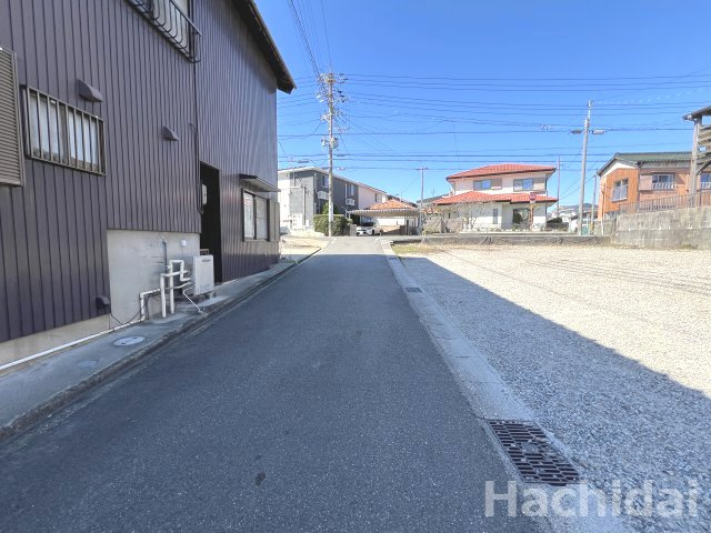 高浜市稗田町第7　新築分譲住宅＜2号棟＞の前面道路含む現地写真