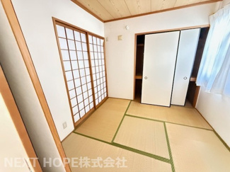 【和室】 | 川西市清和台東4丁目中古戸建 | １階和室4.5帖です♪足を伸ばして寛げる居室です！リビングに隣接しており、小さなお子様の遊びスペースとしても活躍してくれます！！