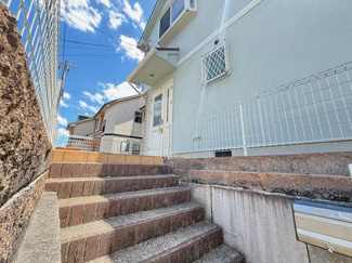 【その他】 | 川西市清和台東4丁目中古戸建 | 玄関へのアプローチ階段です♪