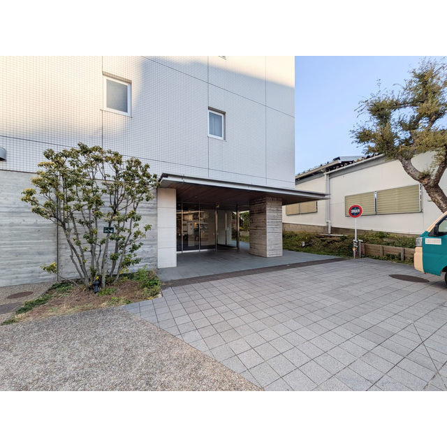 エミリブ下落合のエントランス