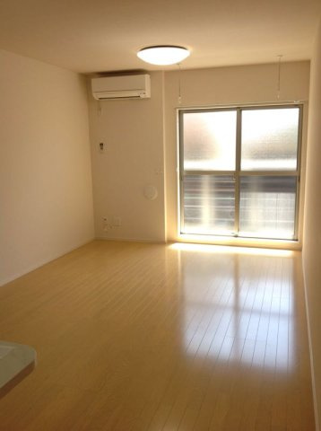 ヴィアロ谷原レジデンスの居間・リビング