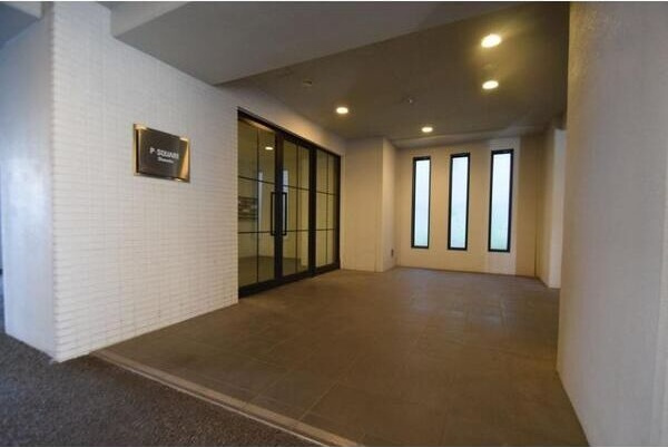 P-SQUARE　Shumokuのエントランス