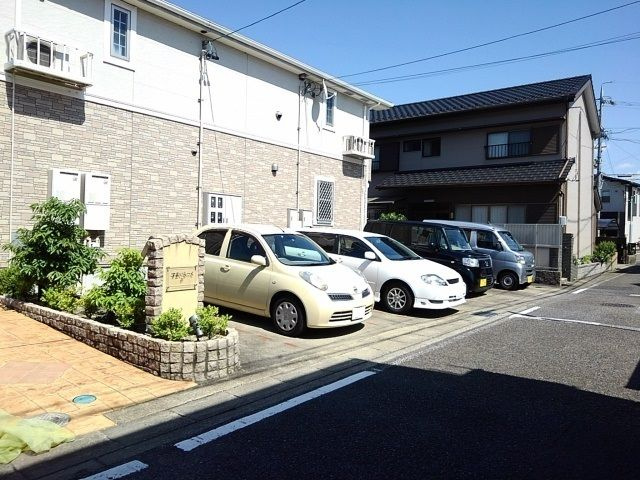 すまいらーくⅣの駐車場