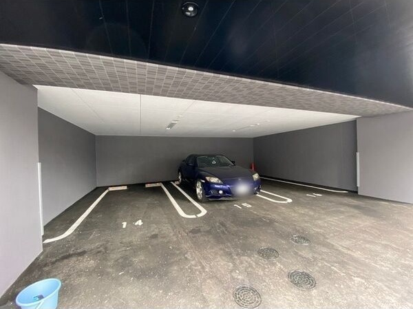 アドバンス名古屋モクシーの駐車場