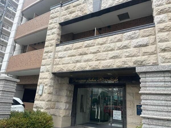 プレサンスSAKAEリバースタイルのエントランス