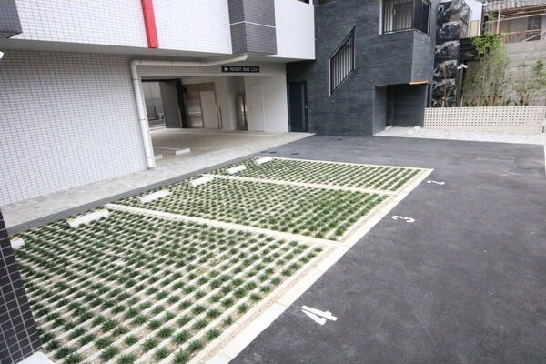 ブランシエスタ東別院の駐車場