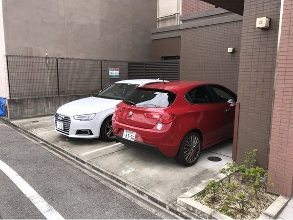 Stage本山の駐車場