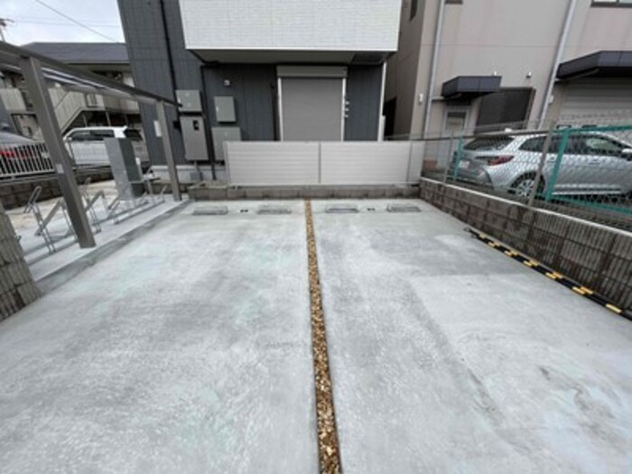 サンセール　メゾンⅡの駐車場