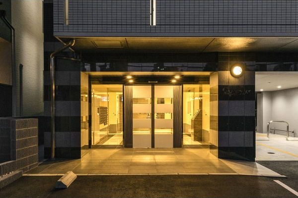 GRANDUKE新栄のエントランス