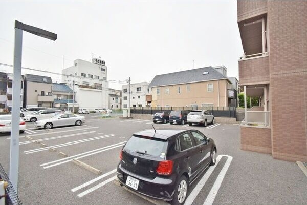 エクセラン　本願寺の駐車場