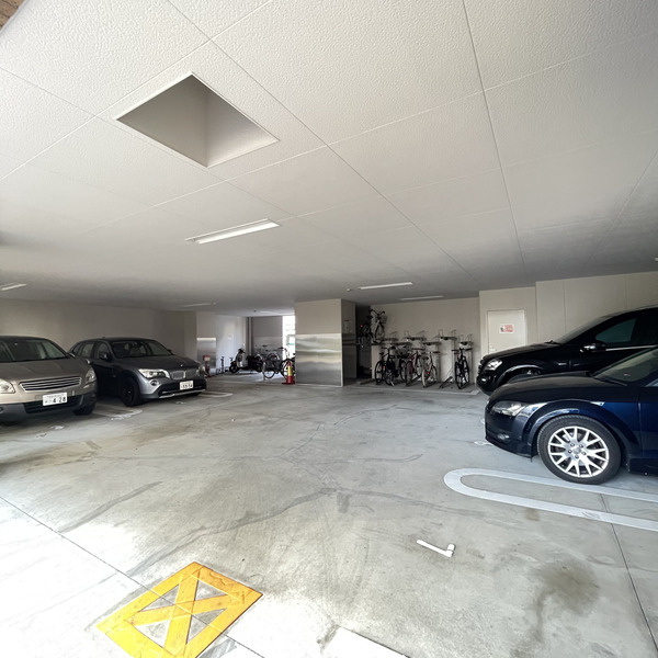 Ｅｓｐｏｉｒ ｉの駐車場