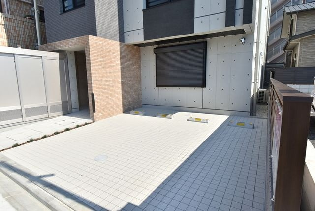 ＬＵＯＲＥ浄心ＥＡＳＴの駐車場
