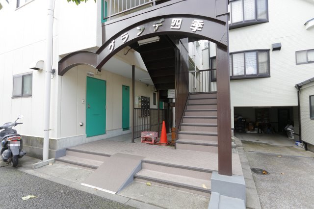 グランデ四季のエントランス