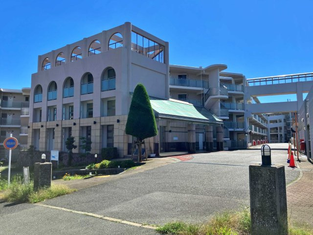 ライオンズヒルズ本郷台伍番館の外観