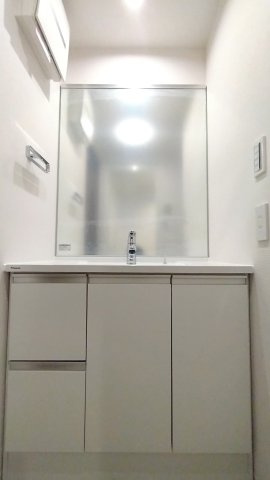 ライオンズヒルズ本郷台伍番館の独立洗面台