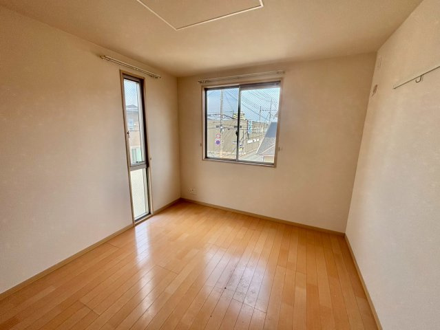 プレミア南条B棟の洋室