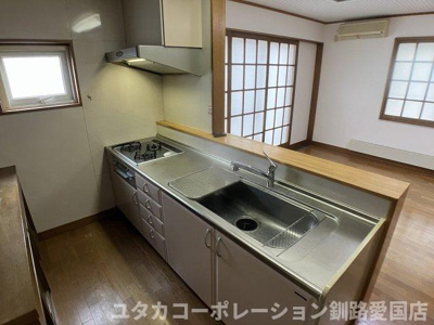 【キッチン】 | 暁町6-36売家 | システムキッチンは、ガスコンロ3口・魚焼きグリル付☆