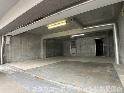 【駐車場】 | 暁町6-36売家 | 駐車場は車庫2台・青空2台！最大4台可能★