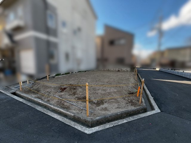 尼崎市大島１丁目　土地の前面道路含む現地写真|尼崎市大島1丁目の閑静な住宅地に誕生した建築用地。周辺にはスーパーや学校、公園が揃い子育て世帯にも安