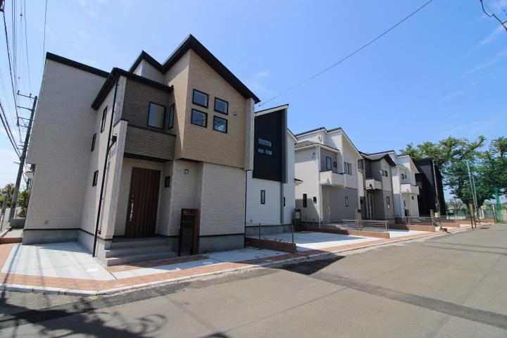 【Blooming Garden】小平市大沼町６丁目の外観| 西武新宿線「花小金井駅」「小平駅」、そして西武拝島線「小平駅」へ徒歩21分。2駅2路線が利用可能な立地です。