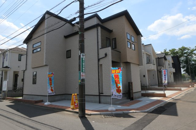 【Blooming Garden】小平市大沼町６丁目の外観|カースペース２台分あり、大荷物の際も荷物が楽に積み込み可能！