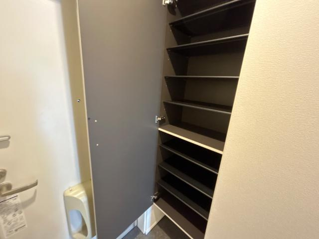 グロリアスの収納|test赤坂作業スペース調整できる下駄箱